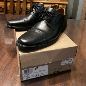 Clarks men dress shoes, Tildan Cap black leather, size 9.